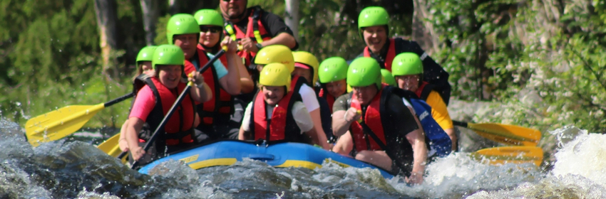 Cousinade et retrouvailles en famille, activité nautique en famille
