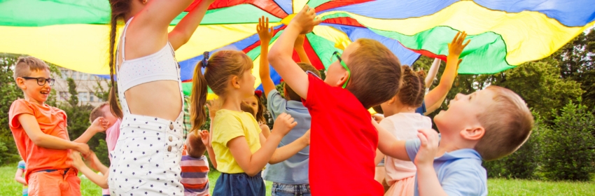 Séjour en famille en village-club, activité-jeu en club-enfants