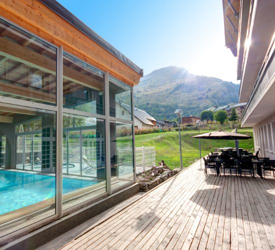 Village-club La Pulka, piscine et terrasse