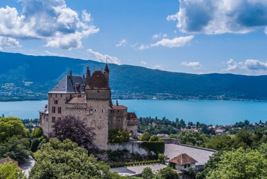 Village-vacances à Annecy, château de Menthon-Saint-Bernard