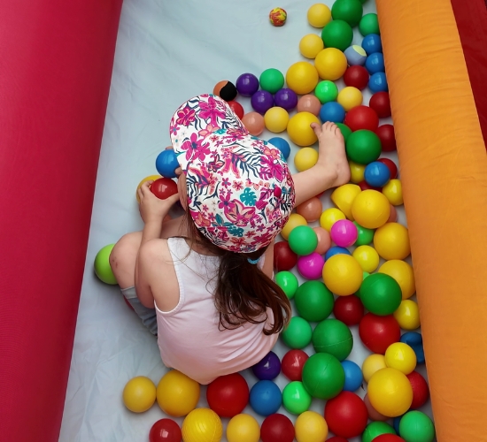Village-vacances à Annecy, club-enfants piscine à boules