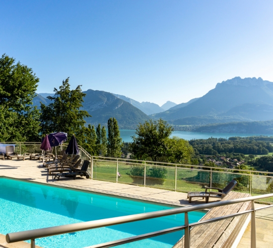 Village-vacances à Annecy, piscine