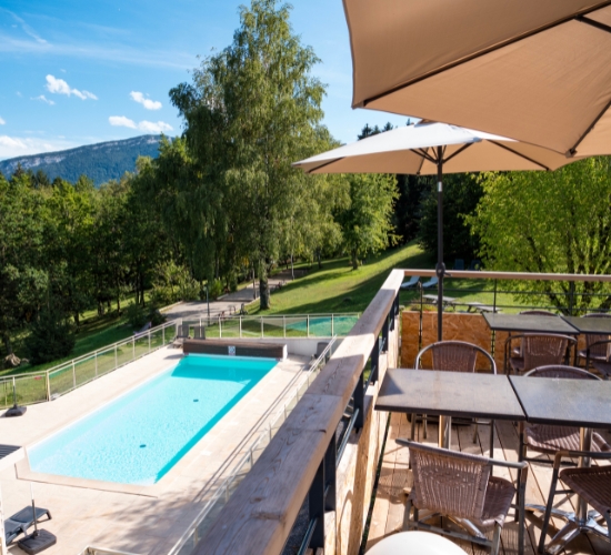 Village-vacances à Annecy, terrasse du restaurant