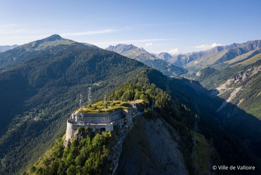 Village-vacances à la montagne, Fort du Télégraphe