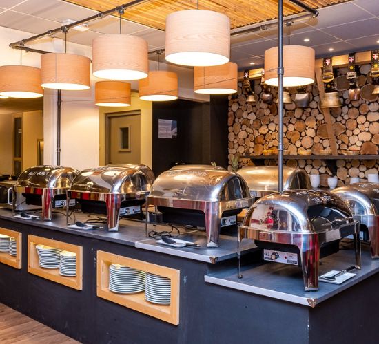 Village-club La Lauza, restaurant en buffets