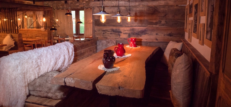 Restaurant vue lac d'Annecy, chalet