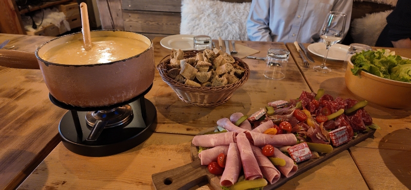 Restaurant vue lac d'Annecy, fondue