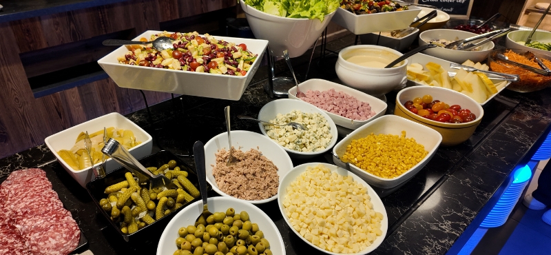 Restaurant vue lac d'Annecy, salad'bar