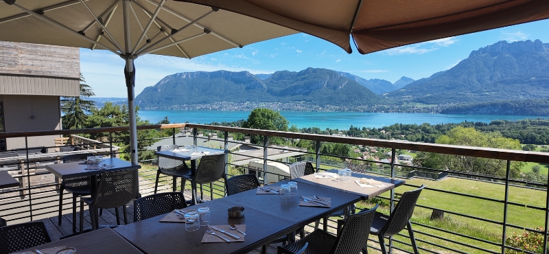 Restaurant vue lac d'Annecy, terrasse