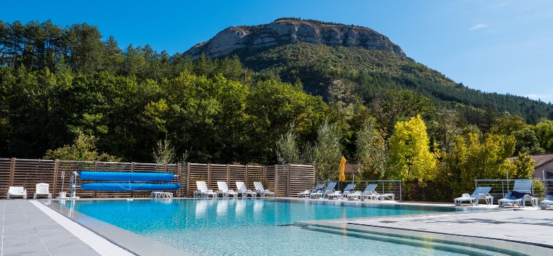Séjours randonnées en Drôme Provençale, piscine du village-club