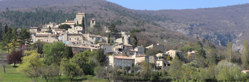 Villages perchés en Drôme Provençale, Le Poet Laval
