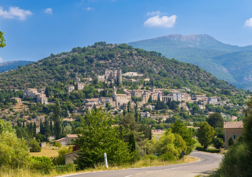 Villages perchés en Drôme Provençale, Montbrun-les-Bains