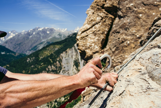 Village-vacances à la montagne, via-ferrata au Poingt-Ravier
